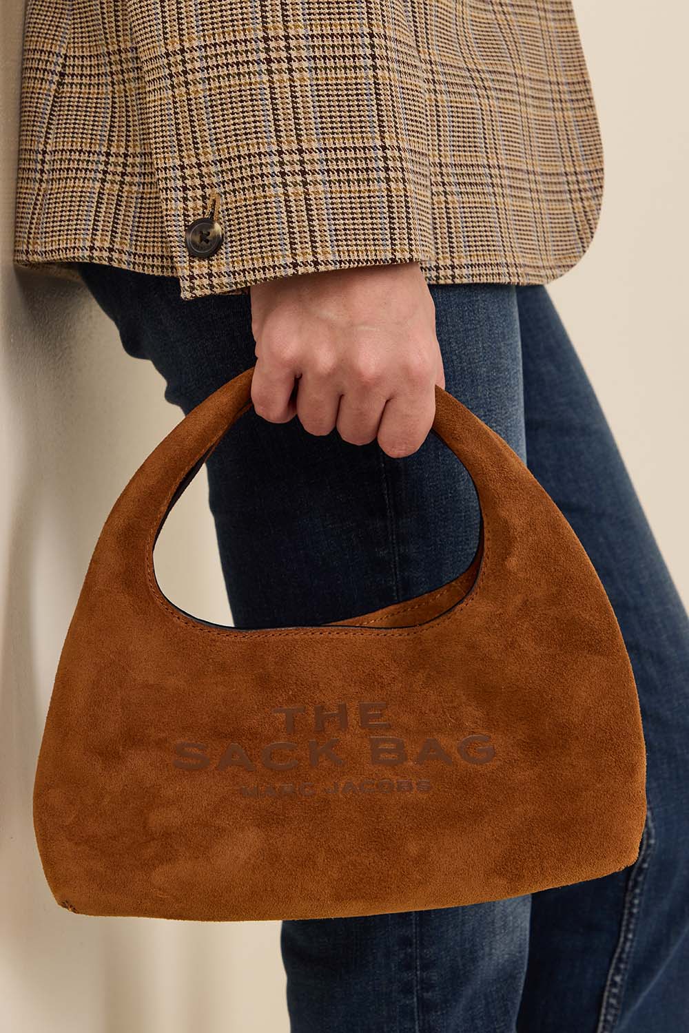 תמונת כל הלוק של תיק שק מיני